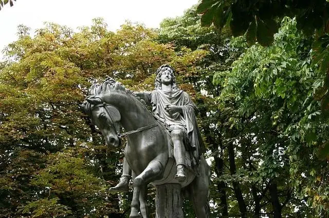 Estatua ecuestre Luis XIII, Plaza des Vosges